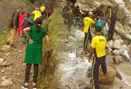 Uttarakhand Rishikesh -Badrinath route closed 400 passengers stranded landslide