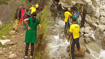 Uttarakhand Rishikesh -Badrinath route closed 400 passengers stranded landslide