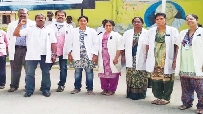 Government Doctors protest asking Equal Payments to Central Government