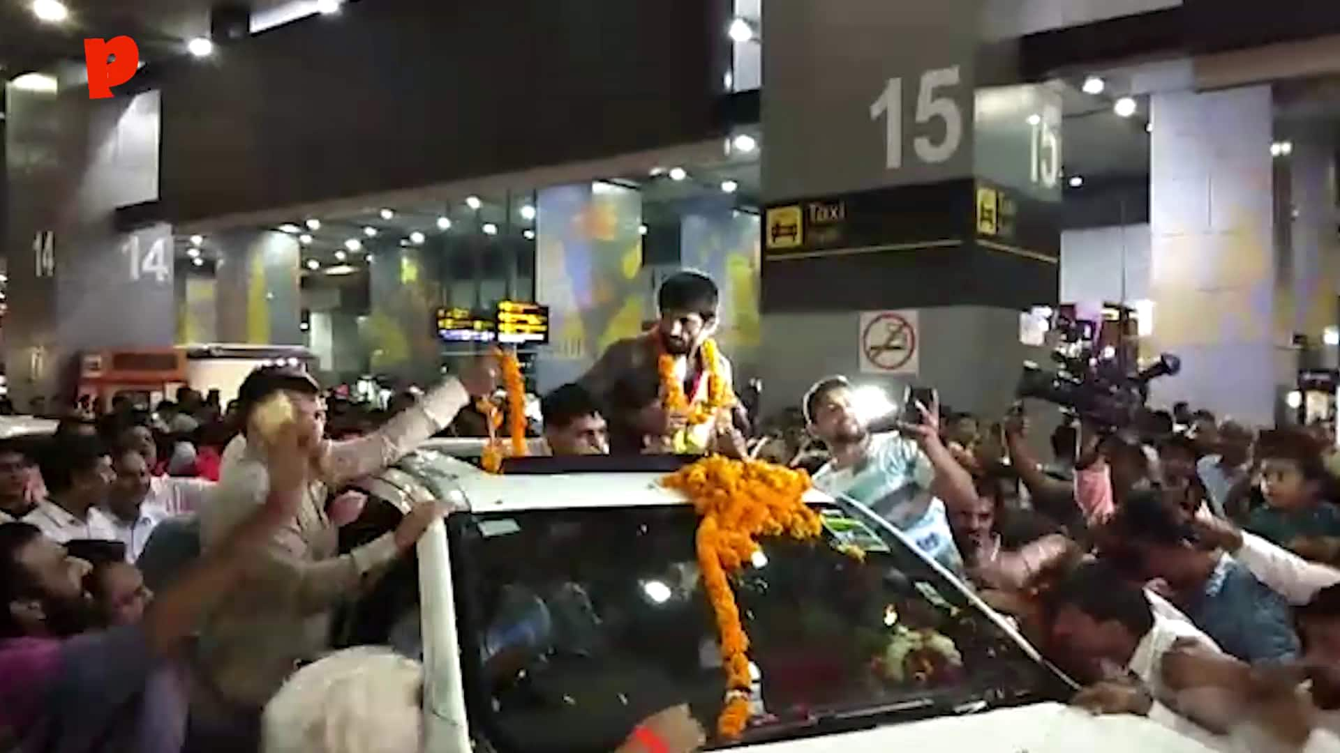 bajrang-punia-welcome-at-delhi-airport-asian games-gold medallist