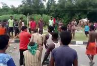 Policemen beaten up police station bihar local mob