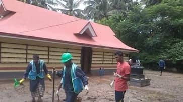 Kerala flood ayyappa temple muslims clean temple Eid humanity relief work