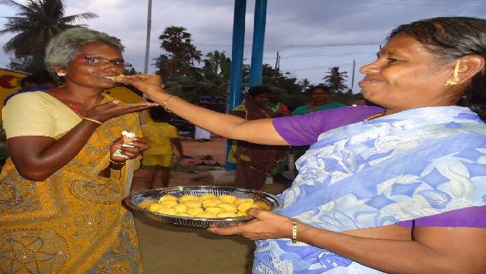 8 way road interim ban - Salem people cut cake and celebrate