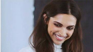 deepika upload her flawless picture on instagram and ranveer can't stop him to comment