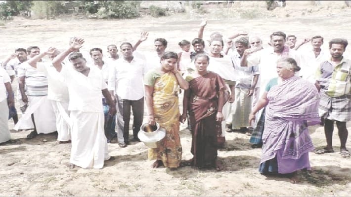 Farmers get in pond protest asking water for irrigation