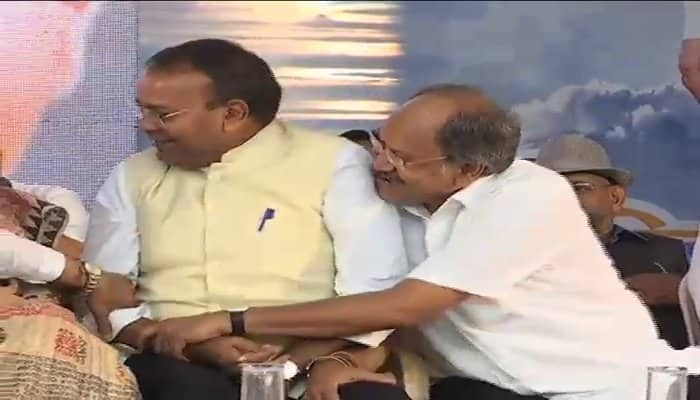 Look how BJP ministers are behaving during condolence ceremony of Atal Bihari Vajpayee in Raipur