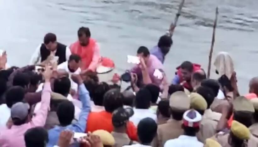 यूपी के बस्ती में अटल अस्थि कलश विसर्जन के दौरान पलटी नाव
