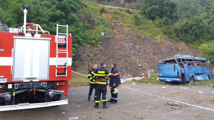 Tourist Bus crash: 16 People Killed