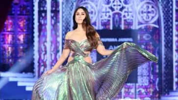 lakme fashion week kareena kapoor  on ramp