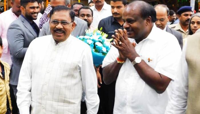 HD Kumaraswamy, G Parameshwara take 6-bogey metro ride in Bengaluru (Video)