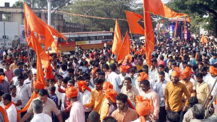 Stone pelting at Datta Maladharis Bus in Kolar hls