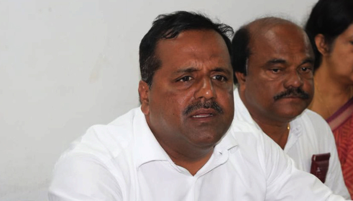 Govt is still in coma says ut khader in madikeri