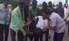 Gadag: 1 killed in accident, Minister Zameer Ahmed helps other injured victims [VIDEO]