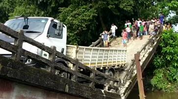 West Bengal Siliguri bridge collapse Majerhat flyover Kolkata injured