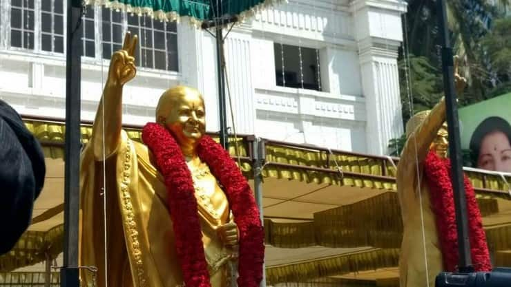 Stalin follow karunanidhi statue Jayalalithaa statue controversy