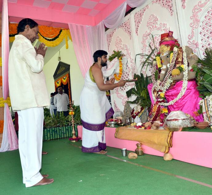 cm kcr family at Vinayaka Chavithi Celebrations