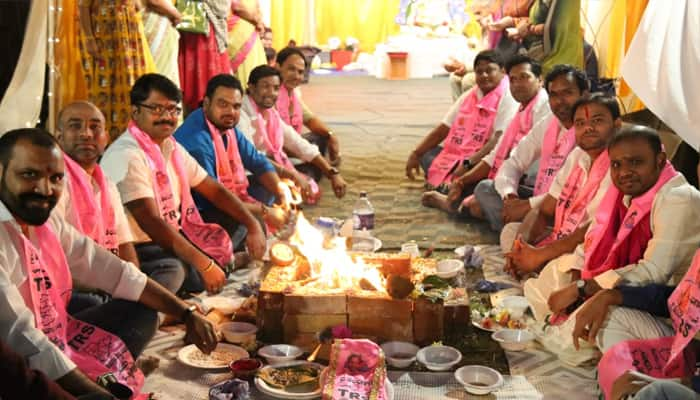 trs uk committee perform lakshmi ganapathi homam for TRS to win elections