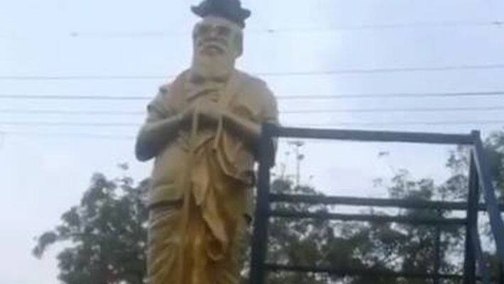 Thanthai periyar statue slippers