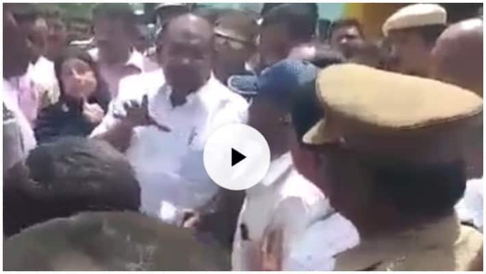 ambur people blocked sellur raju car and did  fight with him