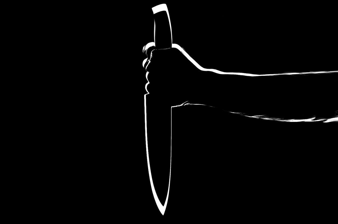 Armed men rob vegetable shop in Bengaluru; attack owner with knife