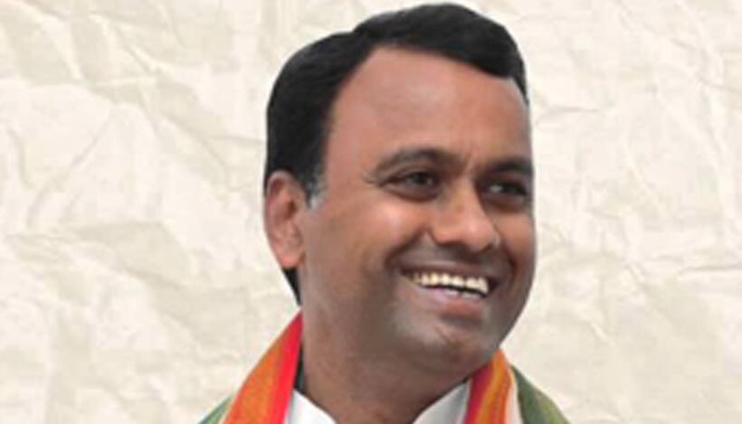  కేసీఆర్ లక్షణాలొచ్చాయి: తెలంగాణ అసెంబ్లీలో హరీష్ రావుపై  కోమటిరెడ్డి సెటైర్లు