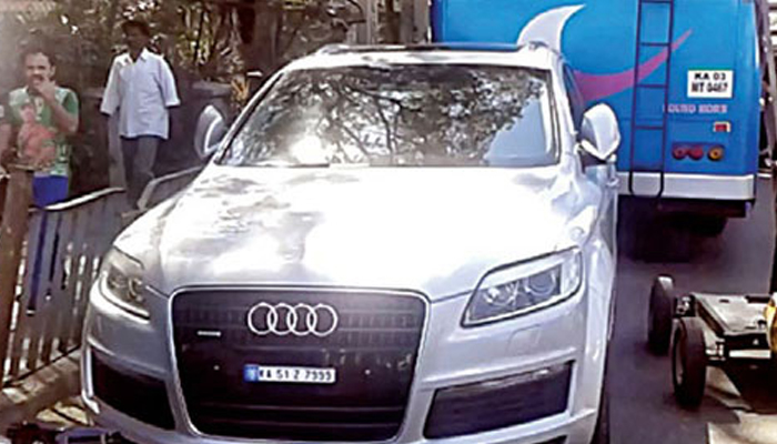 Audi Q7 saves sandalwood actor Darshan from Accident