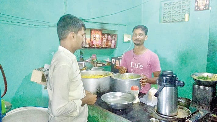 Koppala BBM student sells food at low price and makes 50 thousand profit