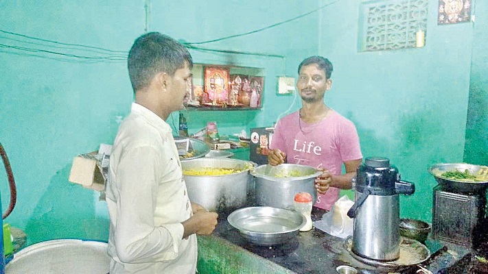 Koppala BBM student sells food at low price and makes 50 thousand profit