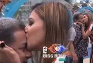 in big boss jasleen kiss anup jalota in front of all participents