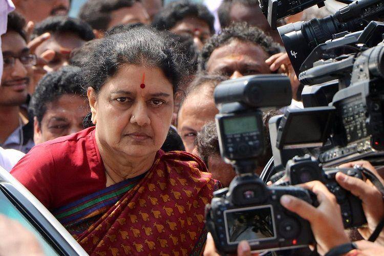  Sasikala ignored doctors' advice to treat Jayalalithaa abroad. shocking Reason .  