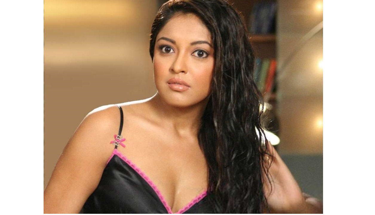 Tanushree Dutta claims two men tried to break into her house