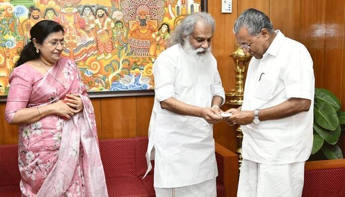 Yesudas donated 10 lakh rupees to cmdrf