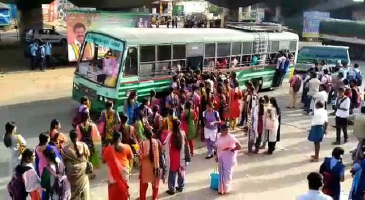 Salem bus conductor change his bus in Authur