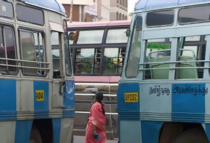 Salem bus conductor change his bus in Authur