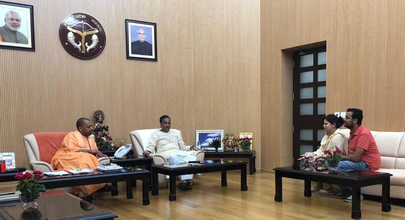 विपक्ष के चौतरफे हमले के बीच सीएम योगी से मिलीं विवेक तिवारी की पत्नी