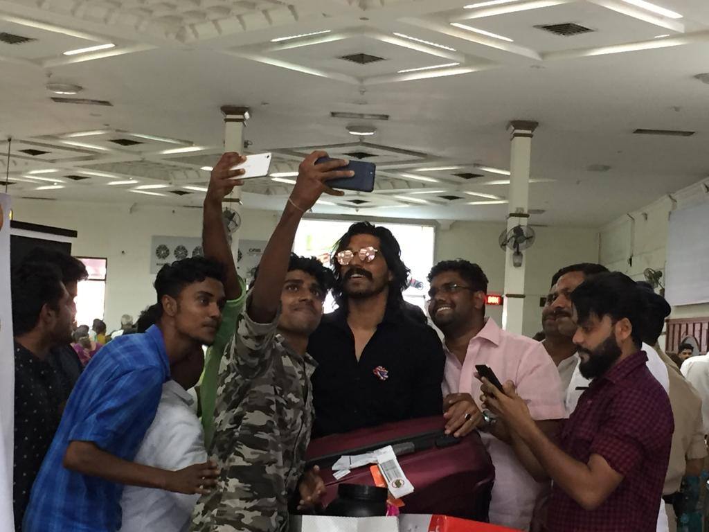 bigg boss malayalam contestants reached kochi