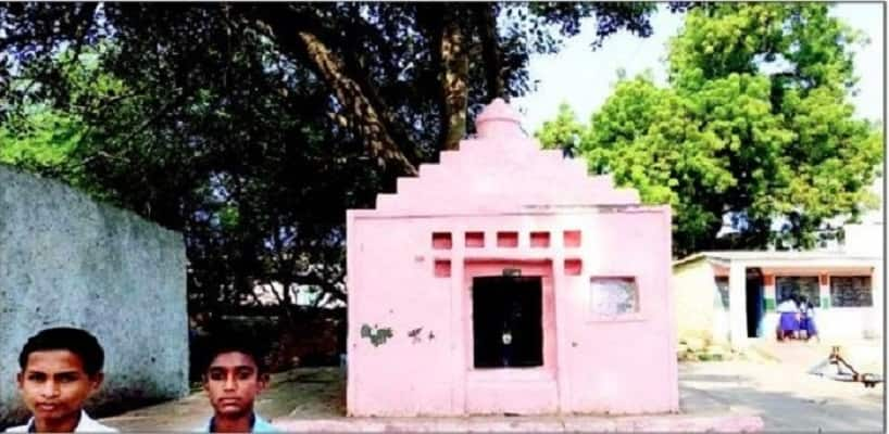 Koppal  district Ballasetihalla grama Gandhi Temple is left with owner!