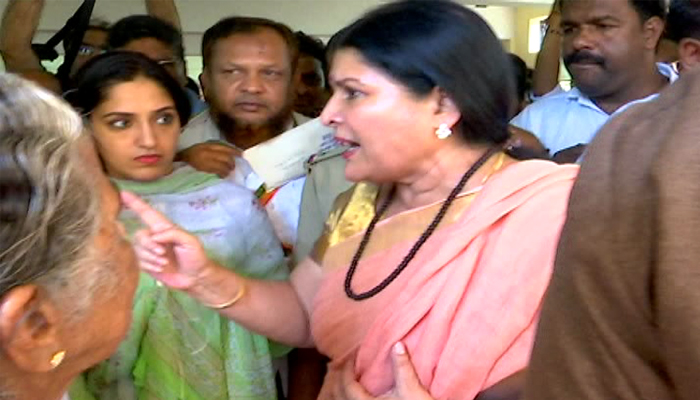 Congress tries to gherao Minister Jayamala at Udupi