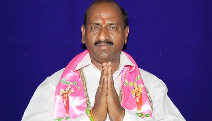 నాడు ఒకే పార్టీ, ఇప్పుడిలా:పోచారంపై ఏనుగు పట్టు సాధించేనా?
