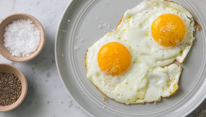 Watch Man tries removing excess pepper from egg using vacuum cleaner