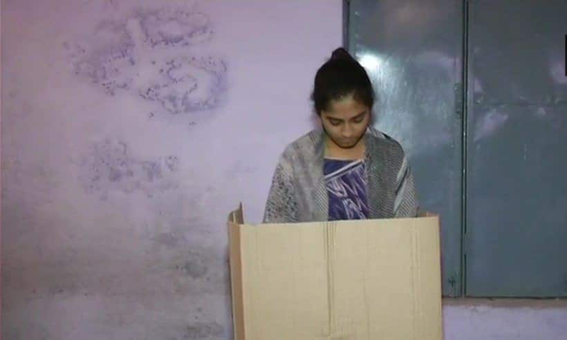 आतंकियों की धमकी के बीच जम्मू कश्मीर निकाय चुनाव के लिए हो रही है वोटिंग