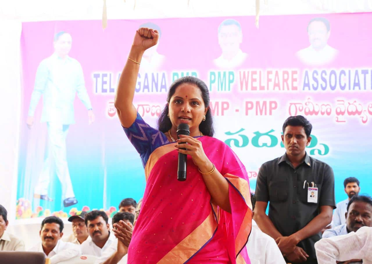 nizamabad mp kavitha fires on tpcc chief uttam kumar reddy