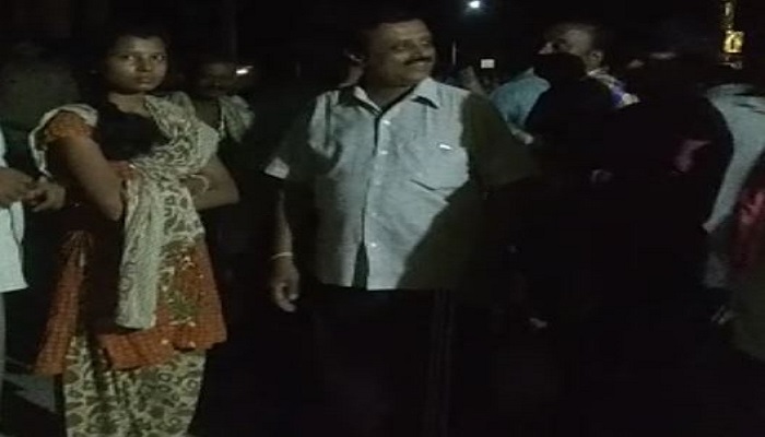 Karnataka Former CM Kengal Hanumanthaiah Daughter Assaulted on Women Near Ramanagara