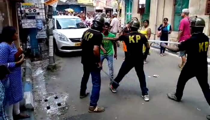 Dhakuria, Kolkata: Parents protesting against sexual assault on student lathi-charged