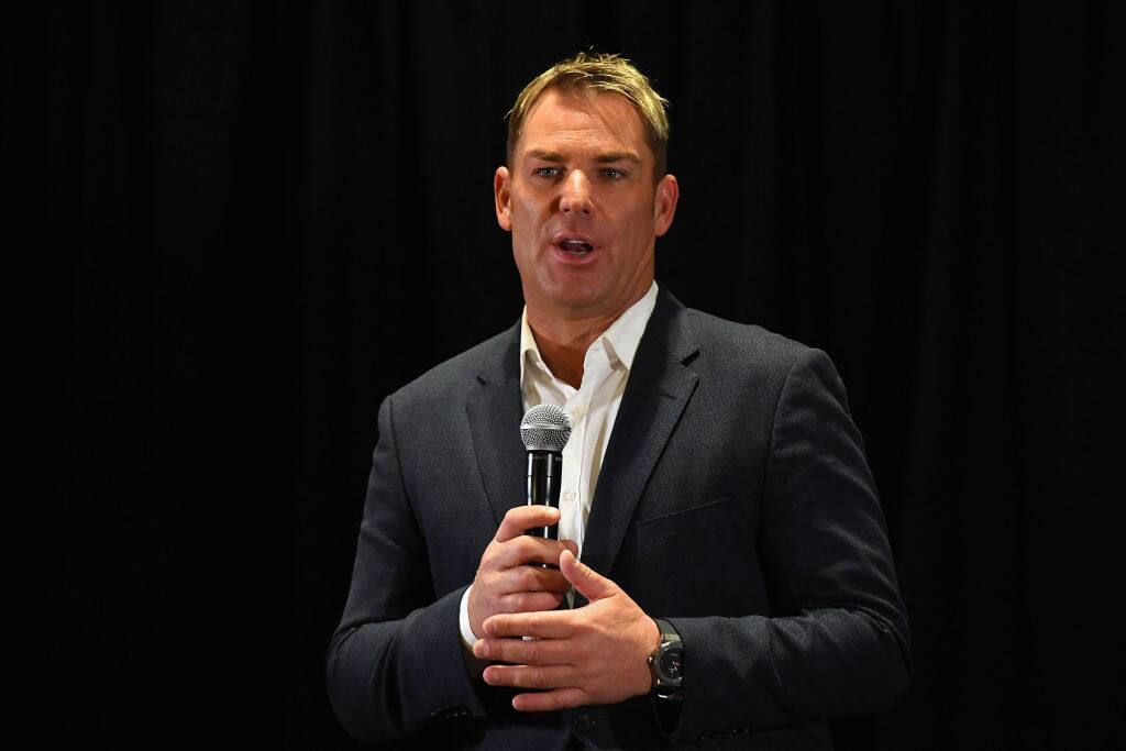 Shane Warne says Pakistan batsman Saleem Malik offered him bribe