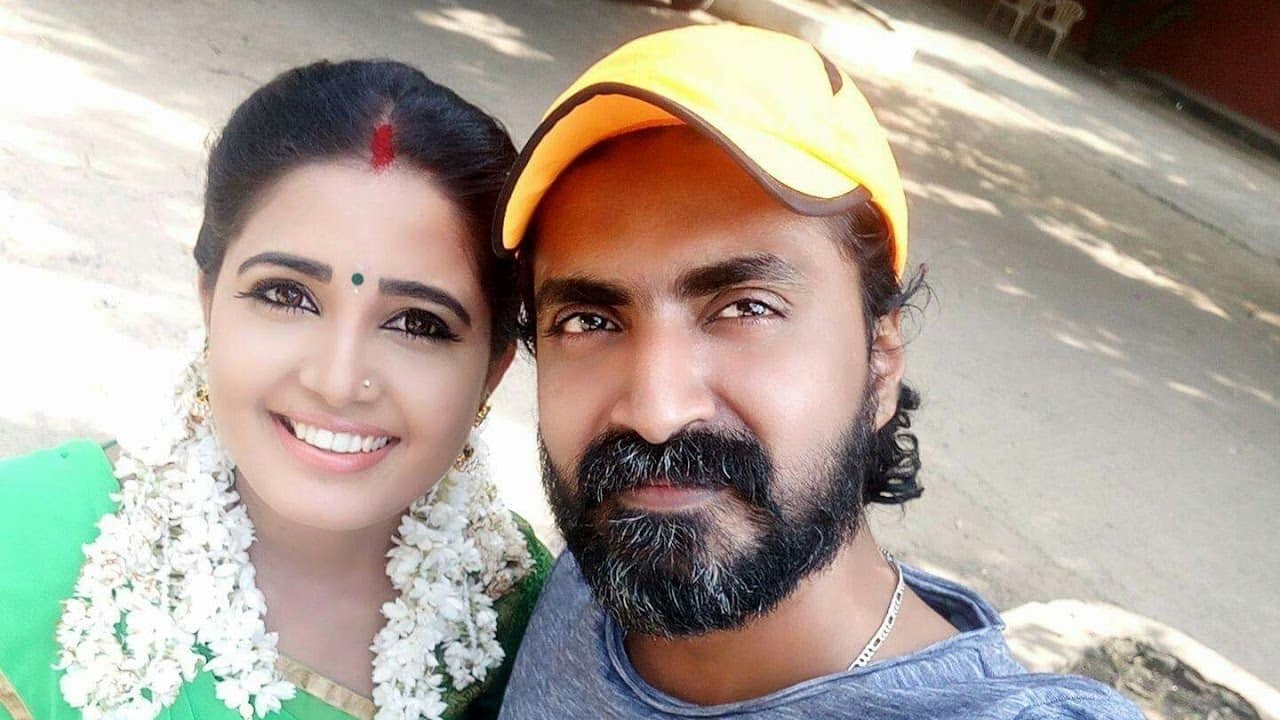 seriyal actress sanra complaint for divamagal actor