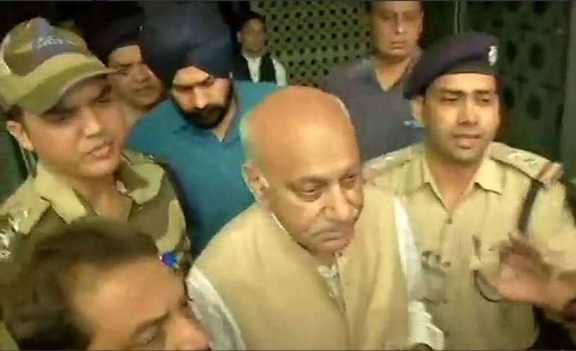 एम जे अकबर स्वदेश लौटे, बोले बाद में जारी करेंगे बयान