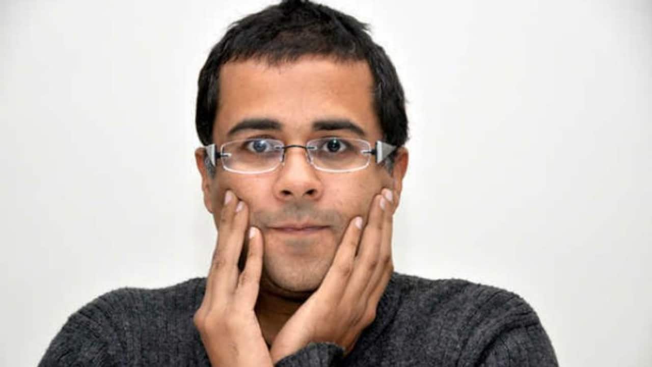 #MeToo में घिरे चेतन भगत ने ई-मेल जारी कर  पूछा, बताओ - कौन किसे किस करना चाहता था?