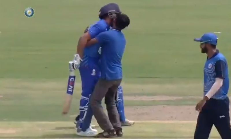 Fan tries to kiss Rohit Sharma during Mumbais Vijay Hazare match