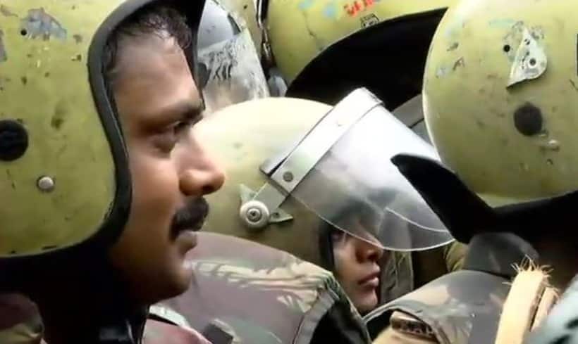 सबरीमाला मंदिर में दर्शन के लिए जा रहीं महिलाएं भारी विरोध के बाद लौट रहीं वापस